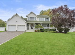 8 Ardito Ct, Ronkonkoma, NY 11779