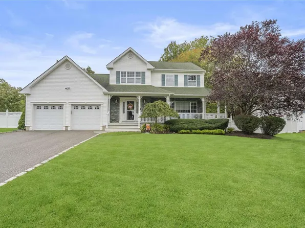 8 Ardito Court, Ronkonkoma, NY 11779