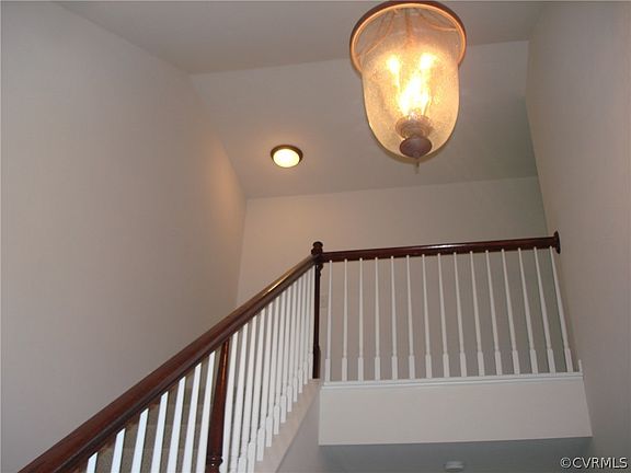 2nd image of 871 Parkland Pl