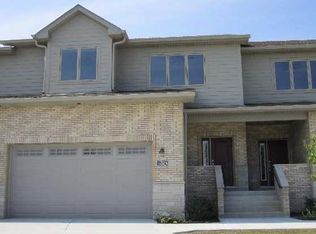 11S332 Deer Trail Ct, Willowbrook, IL 60527