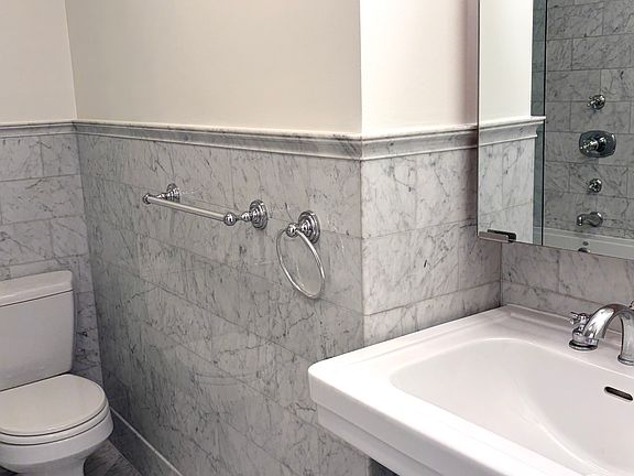 5th image of 420 E 79th St APT 17C