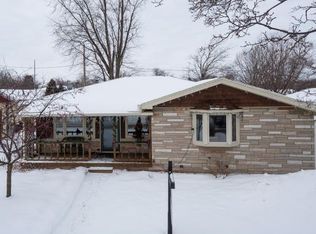 616 Park St, Combined Locks, WI 54113