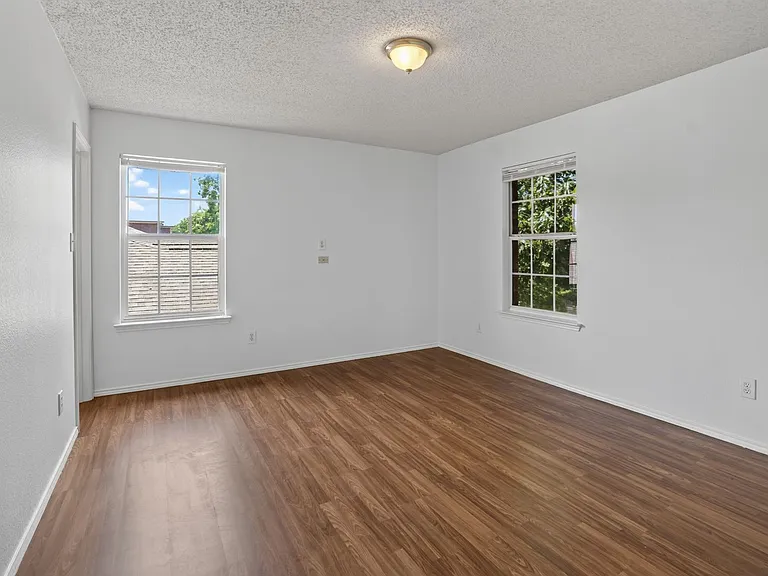 1665 Princess Ln — Photo 25