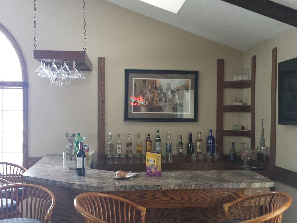 Wet bar in the great room