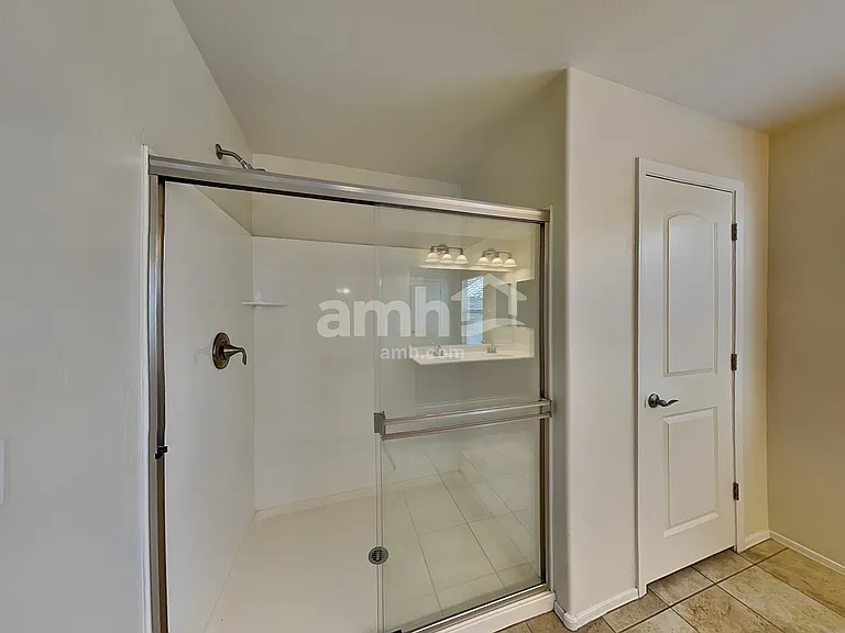 1508 N Banning — Photo 13