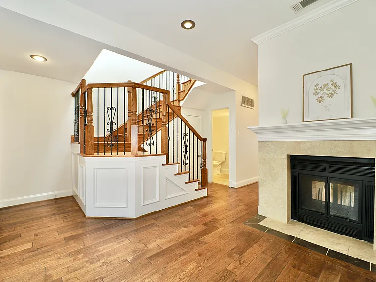 407 Josephine St — Photo 11