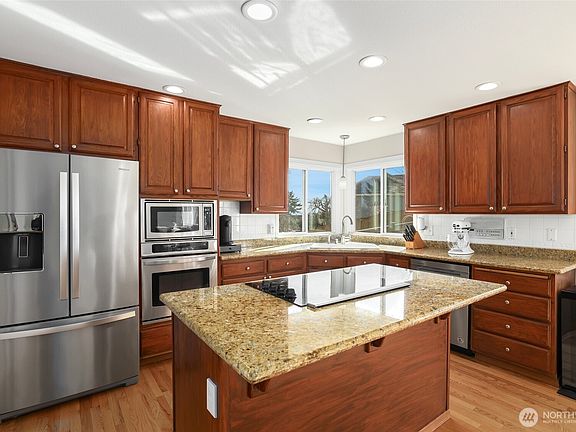 5th image of 4616 Country Club Drive NE