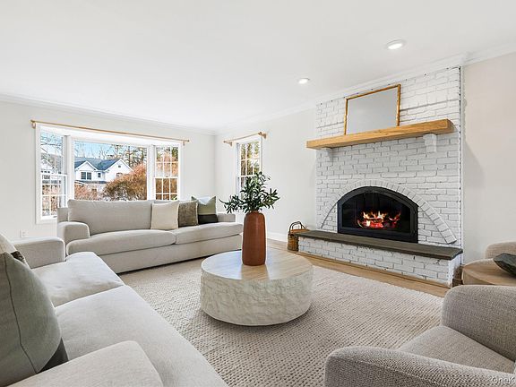 5th image of 64 BRADFORD Avenue