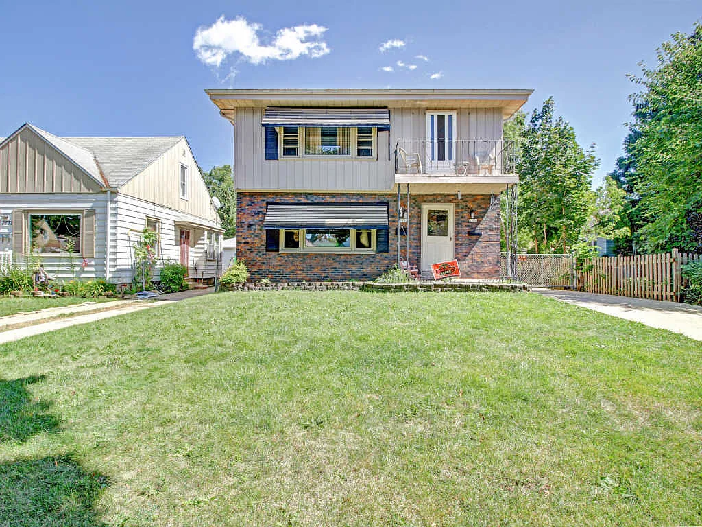2828 N 61st St photo 1