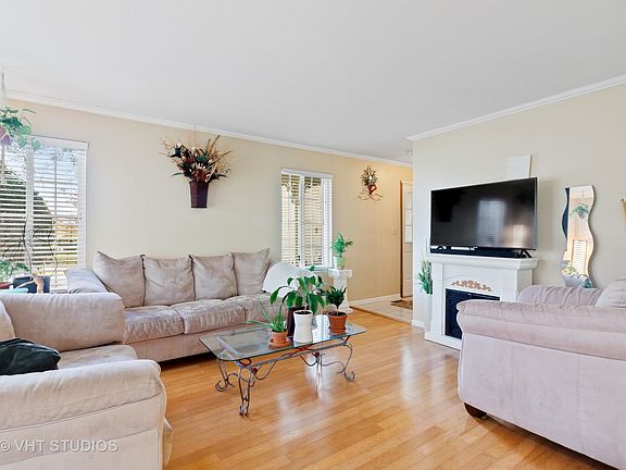 4th image of 422 Lowell Dr