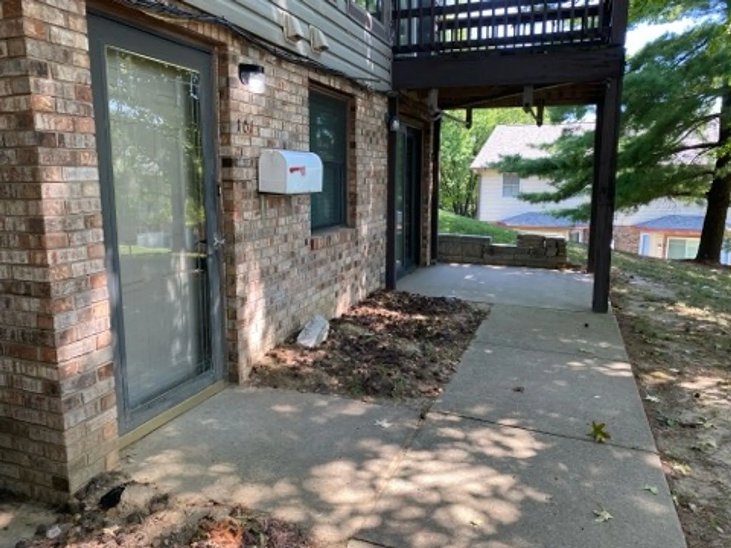 One Bedroom Condo with Fireplace and Stackable Washer/Dryer in Unit! — Photo 1