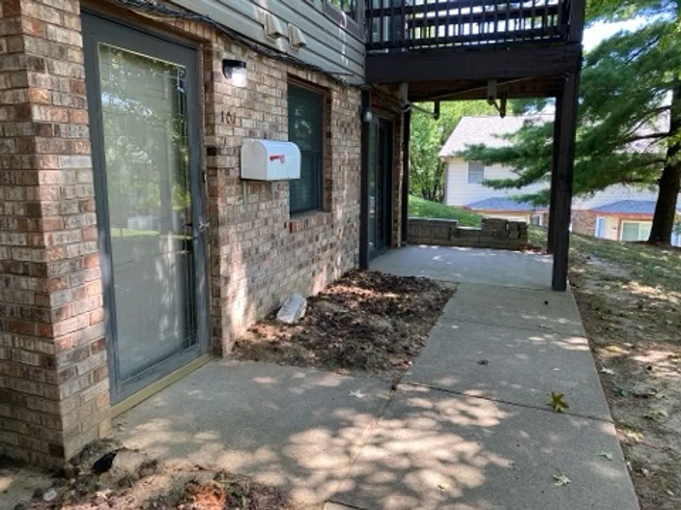 101 Sandridge Dr