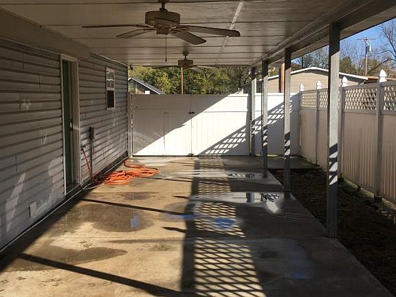 4th image of 208 E Choctaw St