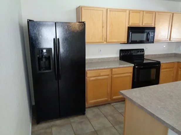 8057 W Hatcher Rd — Photo 2