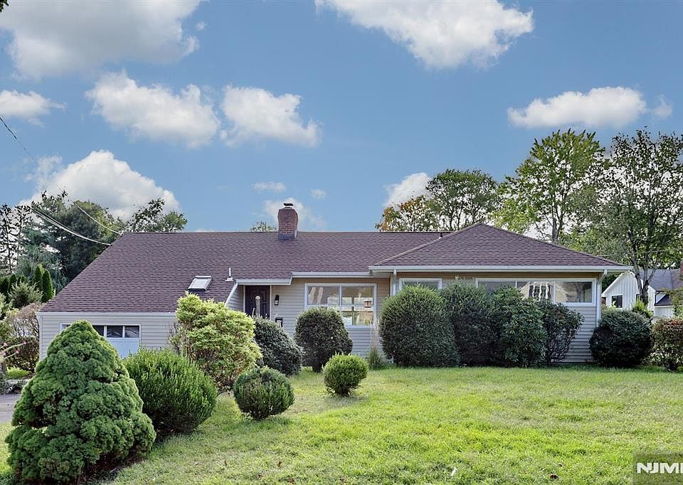 1st image of 27 BRIARCLIFF Road