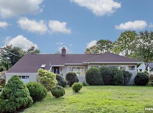 27 BRIARCLIFF Road, Hillsdale, NJ 07642
