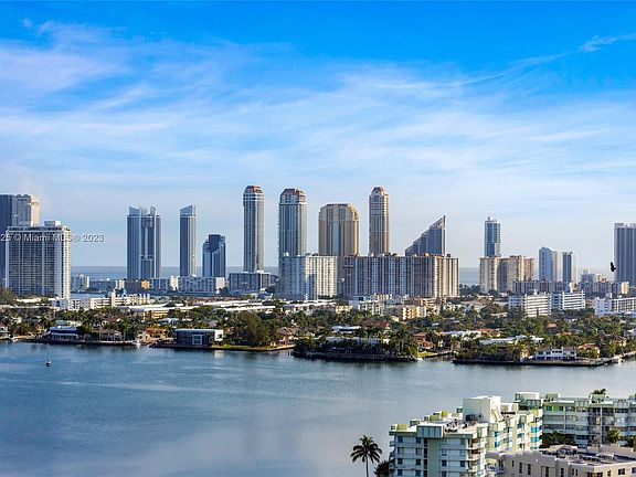 2nd image of 16385 Biscayne Blvd #2003
