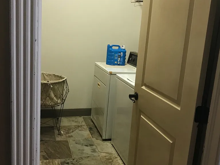 laundry room off breakfast room