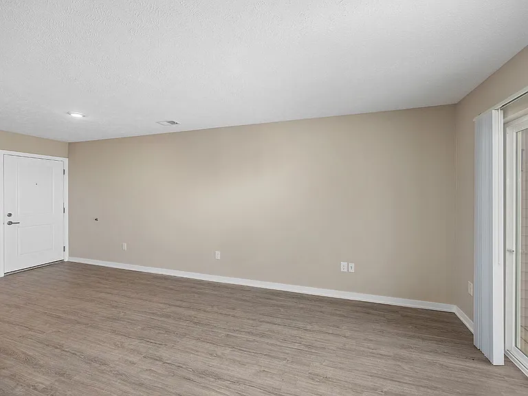 The Summit Apartments — Photo 21