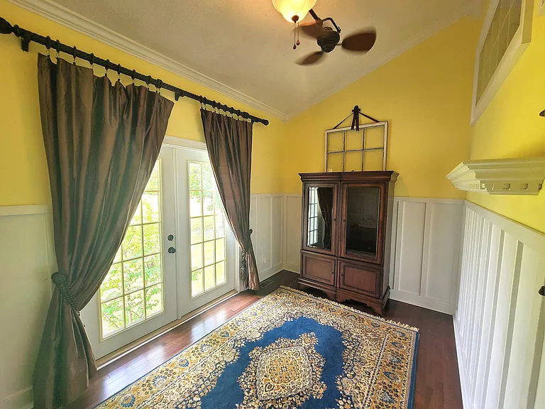 518 Cloverfield Ln — Photo 12