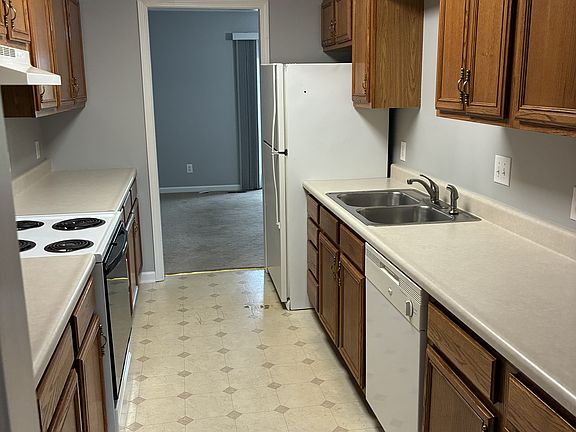 3rd image of 552 Osborne Ave