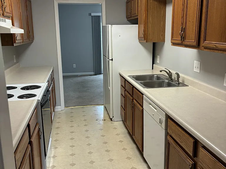 552 Osborne Ave — Photo 3