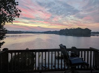 5523 Lakewood Dr, Coloma, MI 49038
