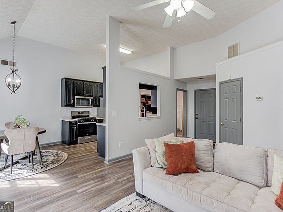 4th image of 925 Tigers Way