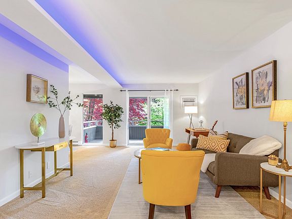3rd image of 842 100th Ave NE APT 106