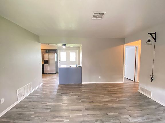 3rd image of 4212 Sunnyview Dr