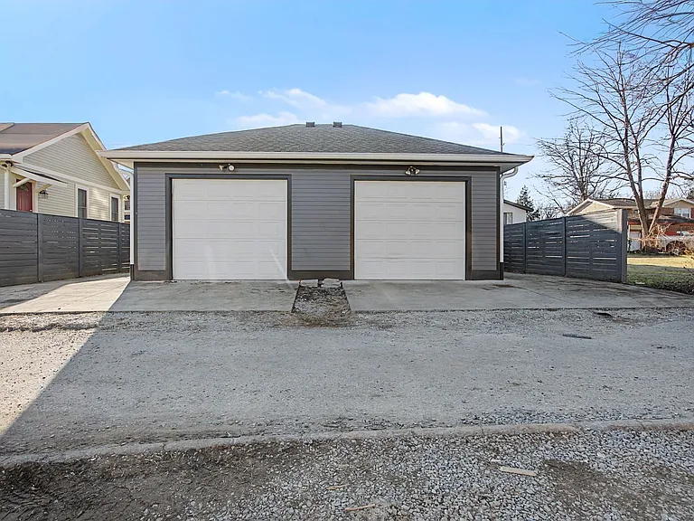 2206B White Ave — Photo 14