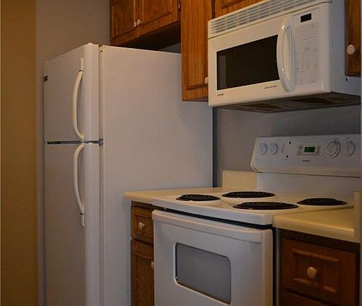 4th image of 1602 Mill St Unit 301