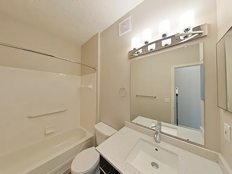 Landings At Beckett Ridge — Photo 37