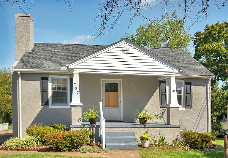 727 Hinton Ave — Photo 2