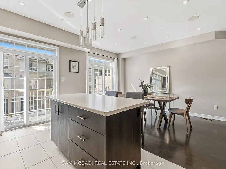 215 Dundas St E #9 — Photo 14