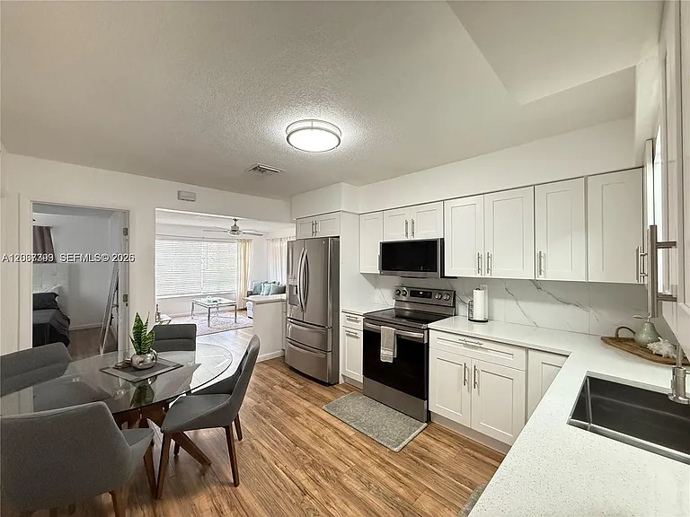 2220 NE 36th St #1 — Photo 4