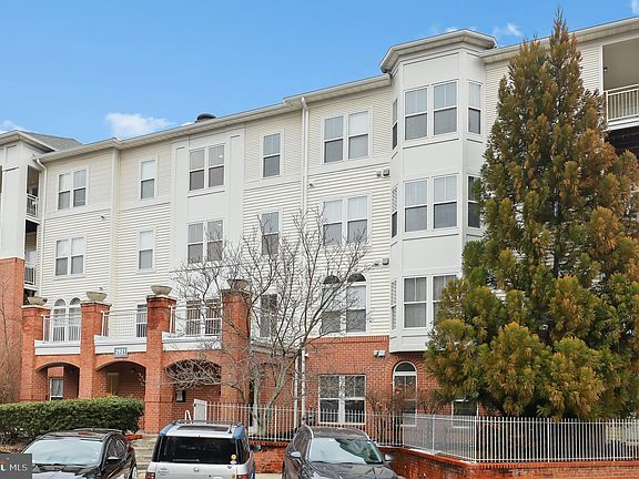 3rd image of 2921 Deer Hollow Way Unit 211