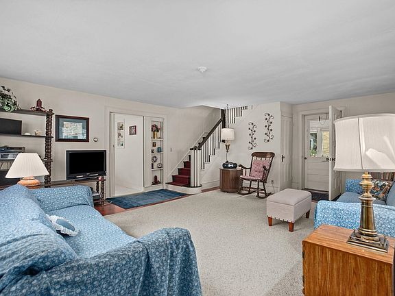 5th image of 394 Lake St