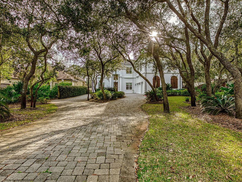 2nd image of 207 Bay Circle Dr