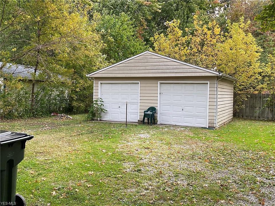 2nd image of 114 Eastland Rd #116