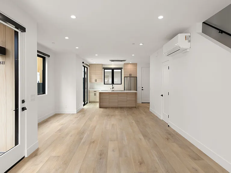 Luxury Living in the Heart of Downtown Encinitas — Photo 11