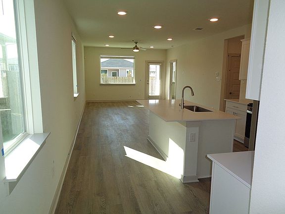 4th image of 2180 New Hampton Way