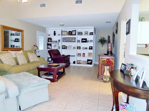 3rd image of 102 Sandalwood Dr