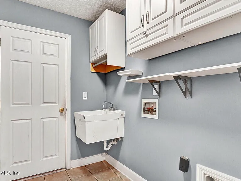 11827 Crusselle Dr — Photo 16