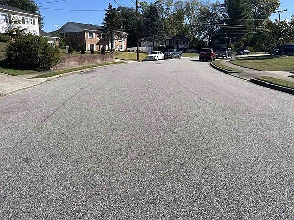 Exterior Neighborhood (street photo)