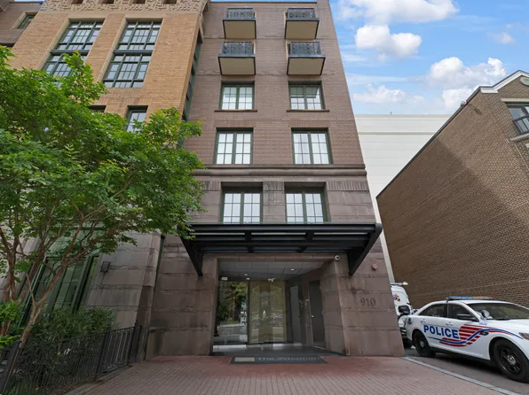 910 M St NW APT 312, Washington, DC 20001