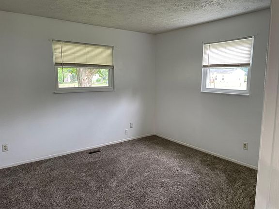 5th image of 13 N Sycamore St