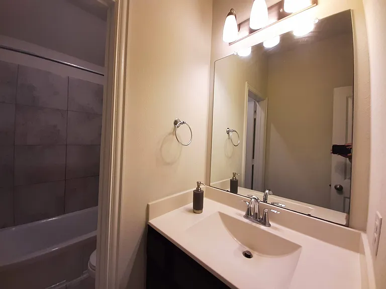 1514 Ancient Oak Ln — Photo 14
