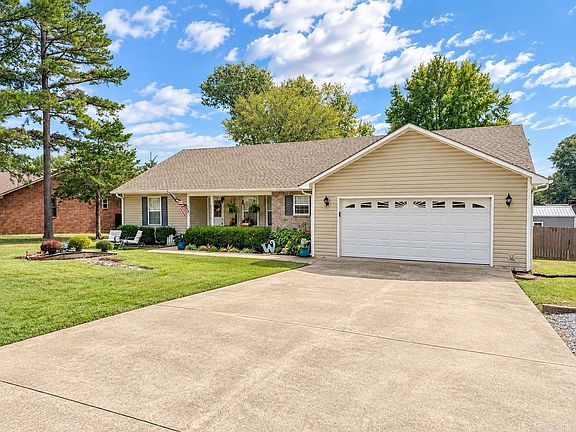 2nd image of 855 Bluff View Dr