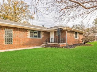 810 Pardee Rd, Godfrey, IL 62035